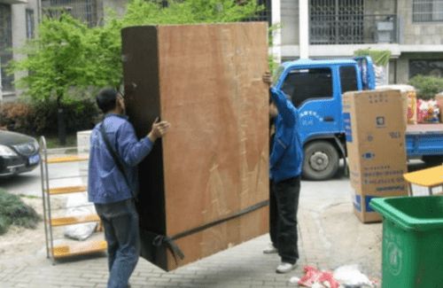 新房入住风波 当装修后的宁静被不请自来的家人打破